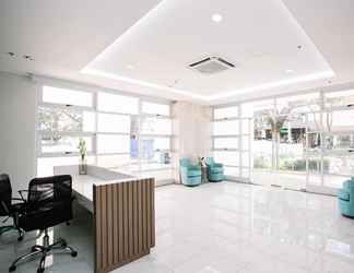 Sảnh chờ 2 Well Furnished 1-br With City View at the Loop