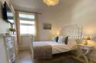 Bedroom Captivating 3-bed Apartment in Henley-on-thames