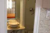 Toilet Kamar Starlight Luxury Studios