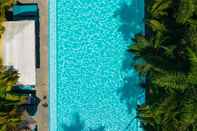 Swimming Pool juSTa  Morjim Beach Resort and Spa