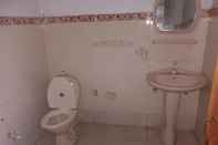 Phòng tắm bên trong Hotel Kehkashan