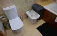 Toilet Kamar 2 Sea and Sun 4 You - Choupana House