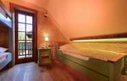Bedroom 5 Villa Les With hot tub