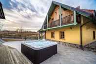 Entertainment Facility Villa Les With hot tub