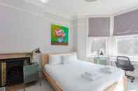 Kamar Tidur Newly Renovated 3 Bedroom Apartment in North West London