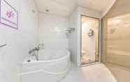 In-room Bathroom 5 Asan Carnegie