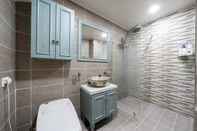 In-room Bathroom Incheon Vane