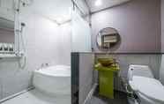 In-room Bathroom 2 Yongin Singal Sky