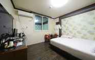 Bedroom 3 Jangseong Suseok Motel