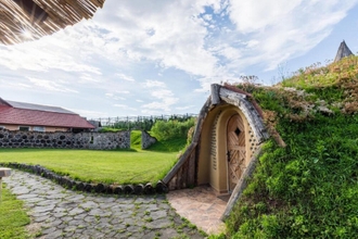 Bangunan 4 Magical Hobbit's House