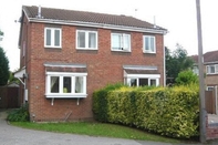 Exterior Semi Detached House - Large Enclosed Garden