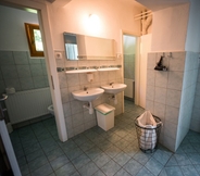 In-room Bathroom 5 Rooms Kozmus