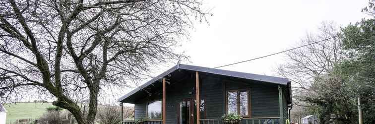 Bangunan Merlins Cabin - 2 Bed - Blaen Cedi Farm