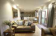 Common Space 5 Merlins Cabin - 2 Bed - Blaen Cedi Farm