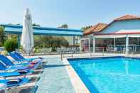 Swimming Pool Grand Platon Hotel