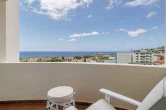 Bedroom 4 Light and sea View in Funchal Centre, Alegria III