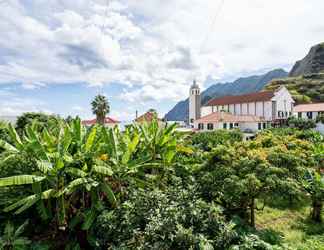 Exterior 2 In the Village - Madeira Surf Camp I