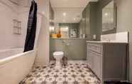 In-room Bathroom 6 The Richmond Upon Thames Escape - Modern & Bright 2bdr Flat With Parking