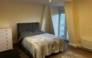 Bedroom 7 Cosy 3 Bedroom Apartment Next to the Emirates