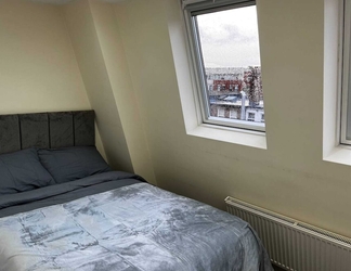 Bedroom 2 Cosy 3 Bedroom Apartment Next to the Emirates