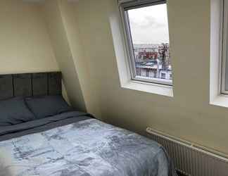 Bedroom 2 Cosy 3 Bedroom Apartment Next to the Emirates