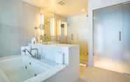 In-room Bathroom 7 W Residences Luxury Suites Across from Fort Lauderdale Beach