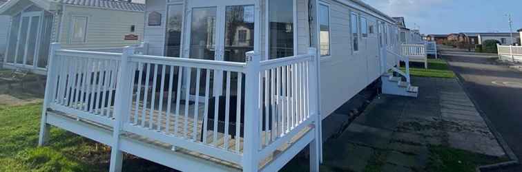 Bangunan Lovely 3-bed Lodge in Towyn Near Rhyl