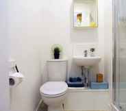 In-room Bathroom 2 Studio for STUDENTS-NEWCASTLE UNDERLYME