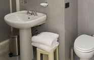 In-room Bathroom 6 Hotel Rosalba