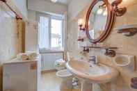 In-room Bathroom Apartment Cuba 300 Mt From Garda Lake