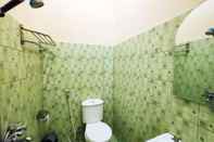 Toilet Kamar Charming Deluxe Room With Ac and Wifi