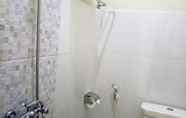 Toilet Kamar 6 Beautiful and Central Double Room With Ac and Wifi in Bogor