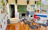 Restaurant 3 Beautiful Double Room With Ac and Wifi in Central Bogor