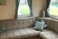 Ruang untuk Umum Lovely 3-bed Caravan With Hot Tub in Lincolnshire