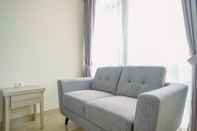 พื้นที่สาธารณะ Nice and Comfort Studio at Menteng Park Apartment