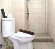 In-room Bathroom 7 Elegant and Comfy 1BR at Vida View Makasar Apartment