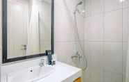 Toilet Kamar 6 Simply Studio Room at Grand Kamala Lagoon Apartment