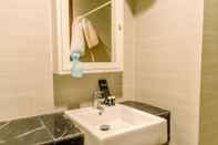 Toilet Kamar Comfort and Simply Studio at West Vista Apartment