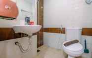 In-room Bathroom 4 Simple and Cozy Living Studio Apartment at Margonda Residence
