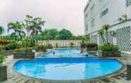 Swimming Pool 5 Simple and Cozy Living Studio Apartment at Margonda Residence