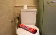 Toilet Kamar 6 Minimalist and Comfort 1BR at Gold Coast Apartment