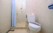 In-room Bathroom 6 Comfortable 2BR Apartment at Sudirman Park