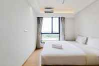 Bedroom Nice and Elegant 2BR at Sky House BSD Apartment