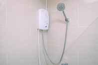 Toilet Kamar Fancy and Nice Studio at Daan Mogot City Apartment