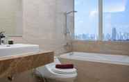 Toilet Kamar 4 Nice and Spacious 3BR at Menteng Park Apartment