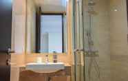 Toilet Kamar 2 Spacious and Elegant 3BR at Menteng Park Apartment