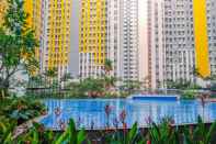 Swimming Pool Cozy Living Studio at Springlake Summarecon Bekasi Apartment