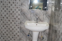 Phòng tắm bên trong Goroomgo Bob Hostel Jodhpur