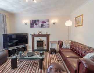 Lobby 2 Cedar Drive, Holbeach - 1 to 4 - Self Catering