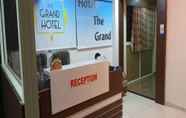 Lobi 5 Hotel The Grand